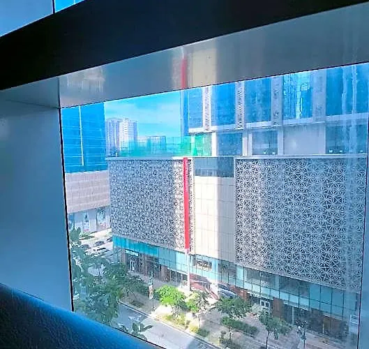 Bgc Uptown Mall 호텔 4*