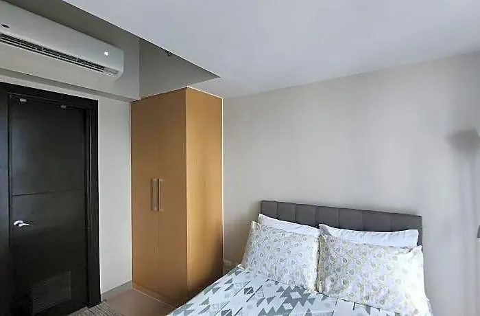 Bgc Uptown Mall 호텔 4*