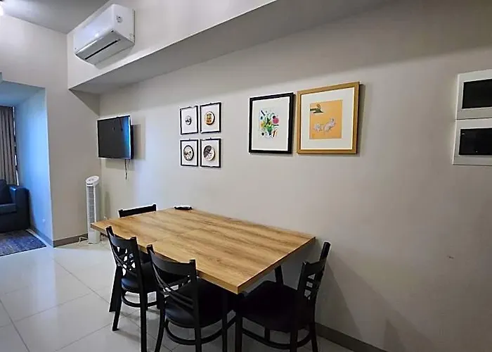Bgc Uptown Mall 4* 마닐라