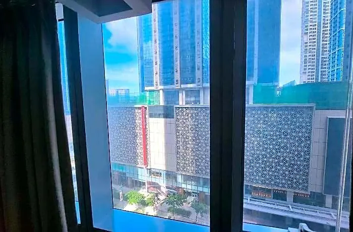 Bgc Uptown Mall 4*
